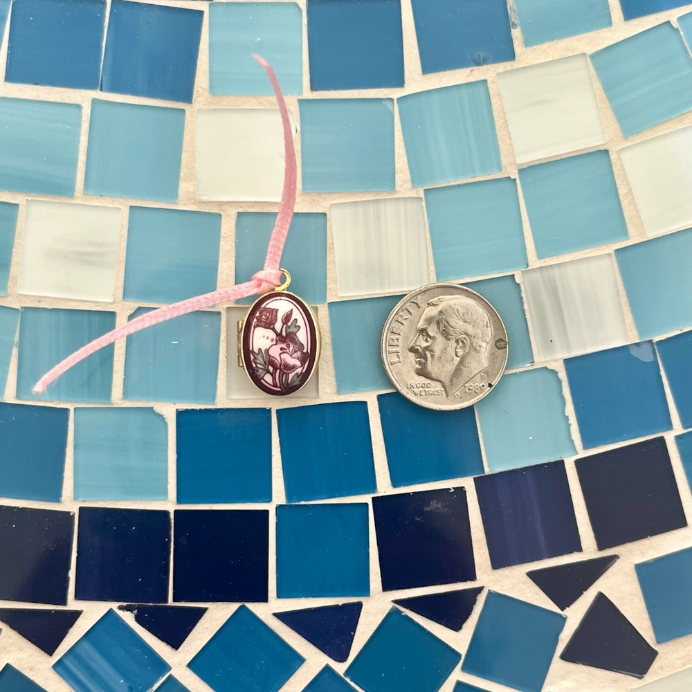 Michaela Frey Floral Pink locket pendant - Picture 5 of 5